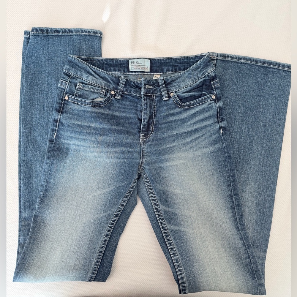 BKE Women’s Stella Mid-Rise Bootcut Jeans in Faded Blue